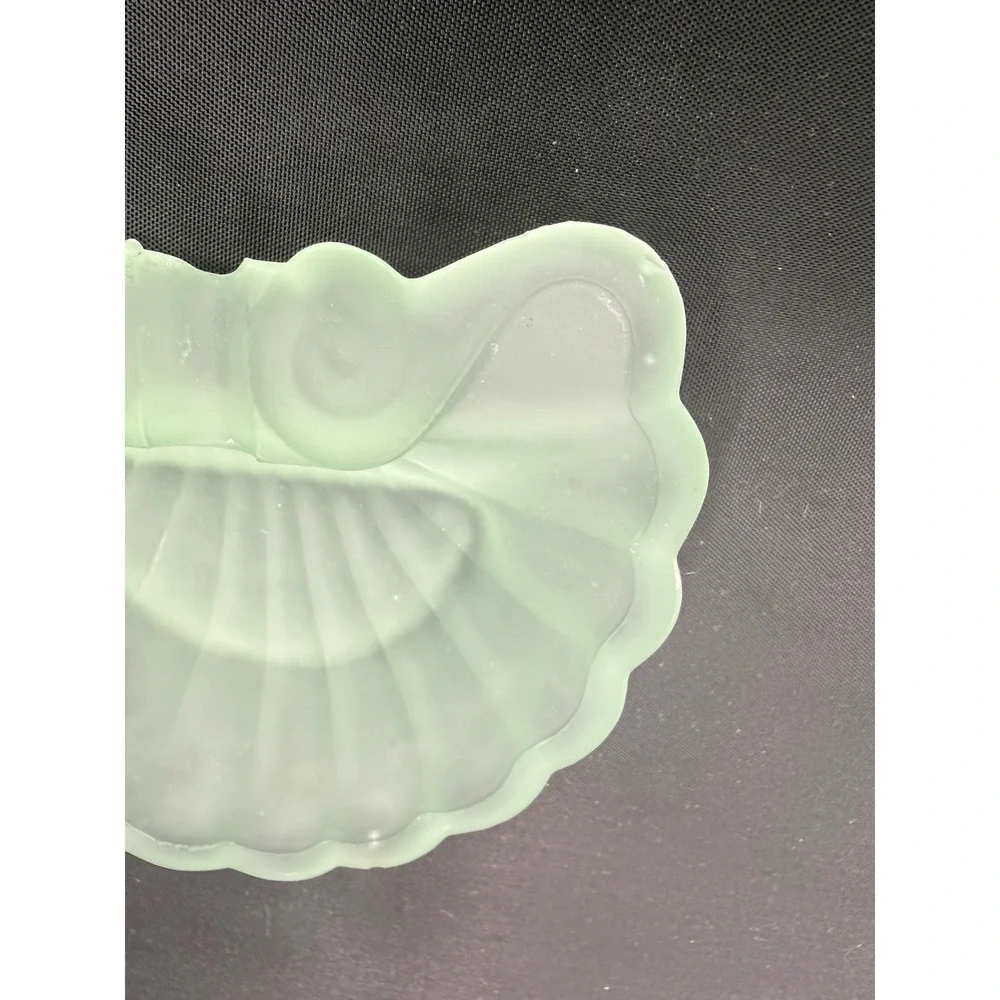 Frosted Green Glass Shell Trinket Cigarette Dish Unisex Green Scalloped 4.5